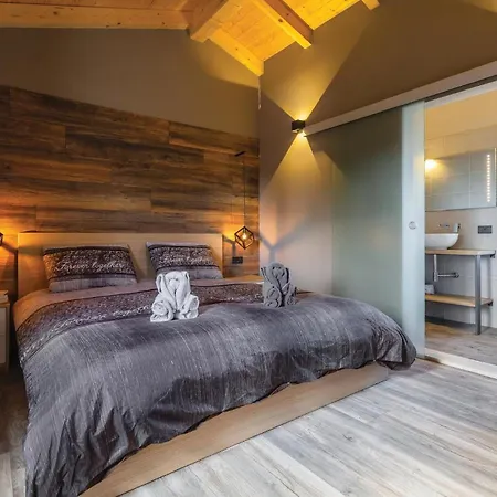 In With 5 Bedrooms, Sauna&outdoor Swimming Pool *