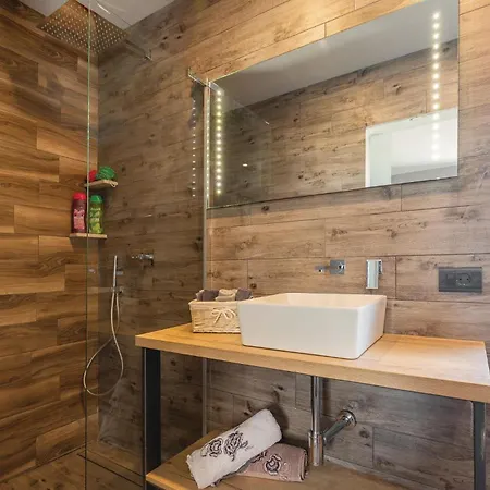 In With 5 Bedrooms, Sauna&outdoor Swimming Pool Vakantiehuis Barban