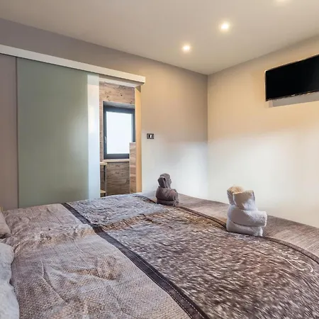 Vakantiehuis In With 5 Bedrooms, Sauna&outdoor Swimming Pool Barban