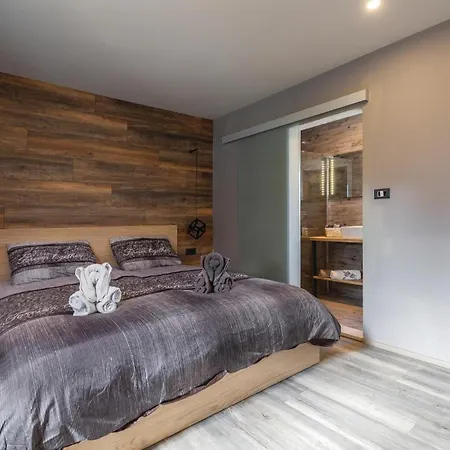 In With 5 Bedrooms, Sauna&outdoor Swimming Pool Barban
