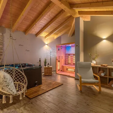 In With 5 Bedrooms, Sauna&outdoor Swimming Pool