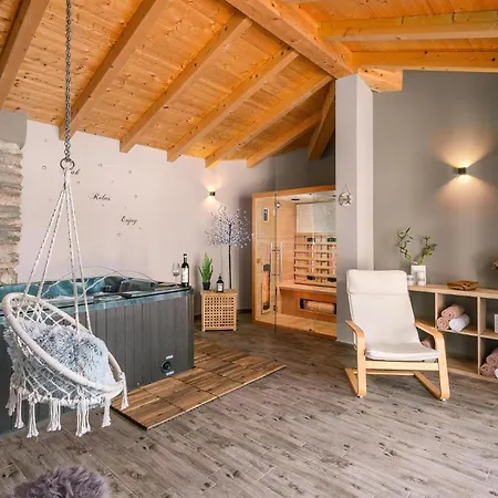 In With 5 Bedrooms, Sauna&outdoor Swimming Pool *