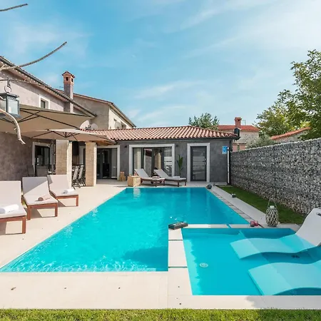 Lovely In With Outdoor Swimming Pool