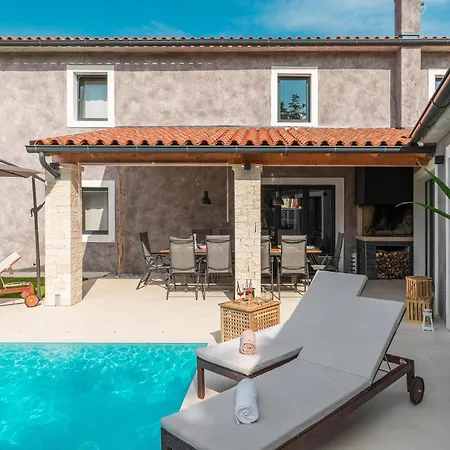 Lovely In With Outdoor Swimming Pool *