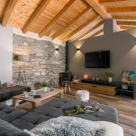 In With 5 Bedrooms, Sauna&outdoor Swimming Pool *