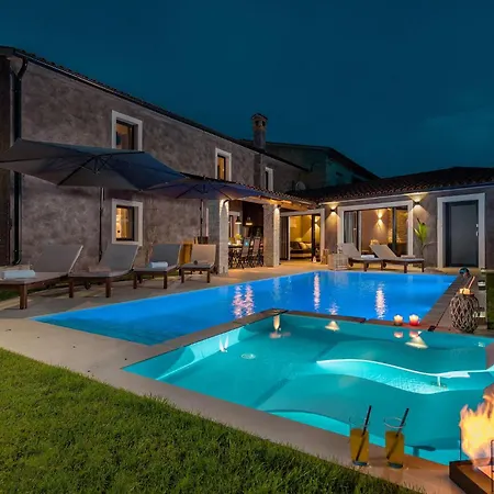 Vakantiehuis In With 5 Bedrooms, Sauna&outdoor Swimming Pool Barban